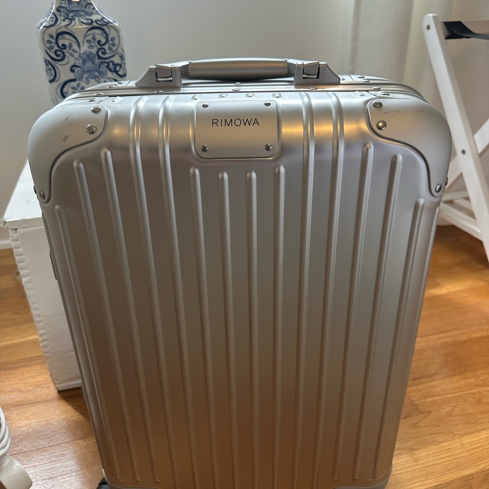 RIMOWA Silver and Gray Interior Design